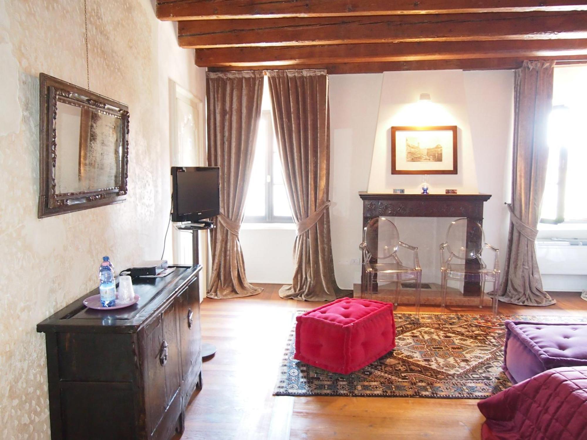 Truly Verona - Delle Erbe Suites Pokoj fotografie